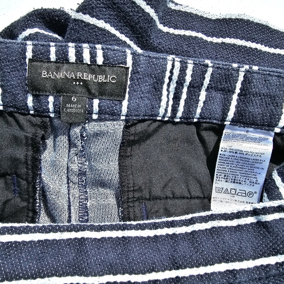 BANANA REPUBLIC Shorts Blue and White Stripped Stretch size 6 - Picture 3 of 3
